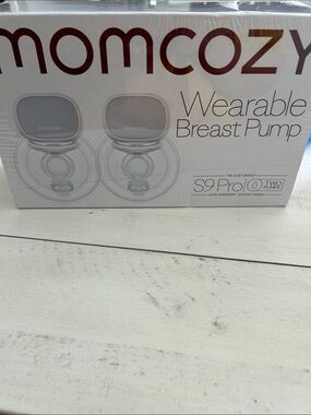 NWT Momcozy S9 wearable breast pump